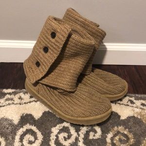 UGG CLASSIC CARDY BOOT. Size 8.